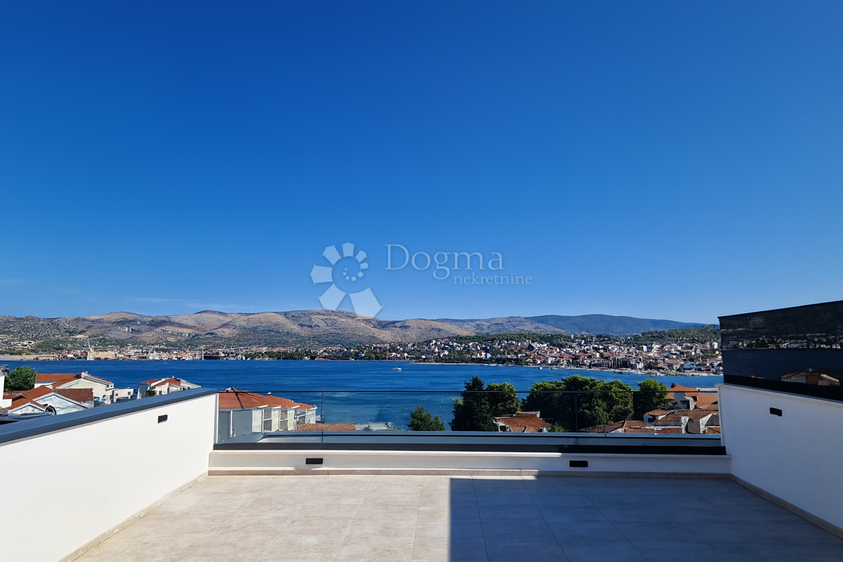 Čiovo - Penthouse s strešno teraso in pogledom na morje!