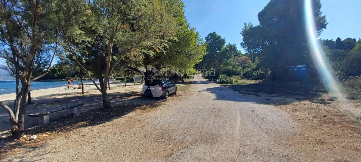 Zazidljivo zemljišče Supetar, 480m2