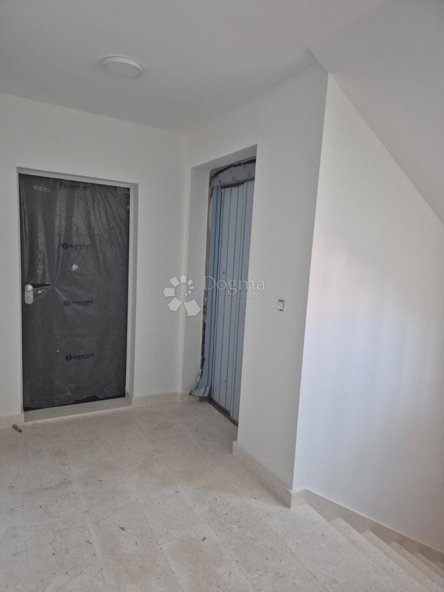 Stanovanje Okrug Gornji, Okrug, 99,95m2