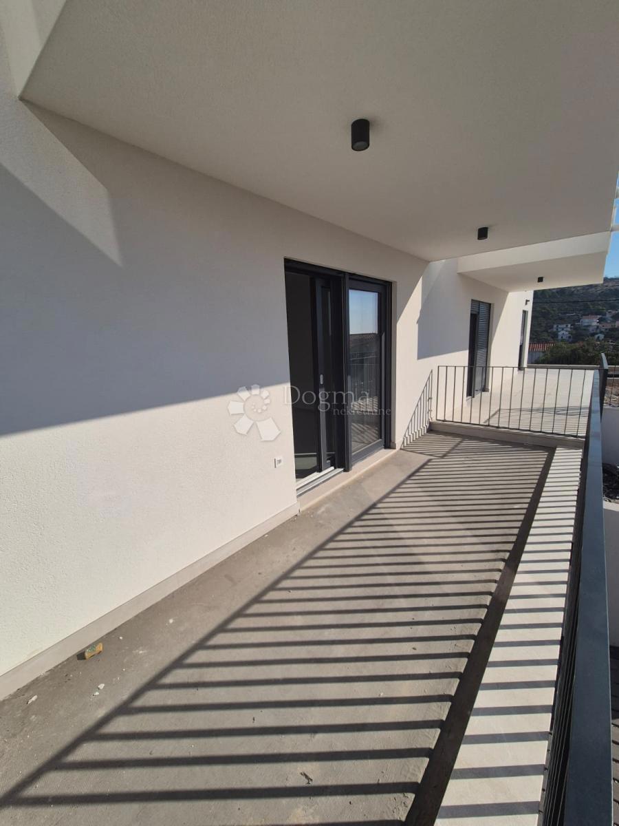 Stanovanje Okrug Gornji, Okrug, 99,95m2