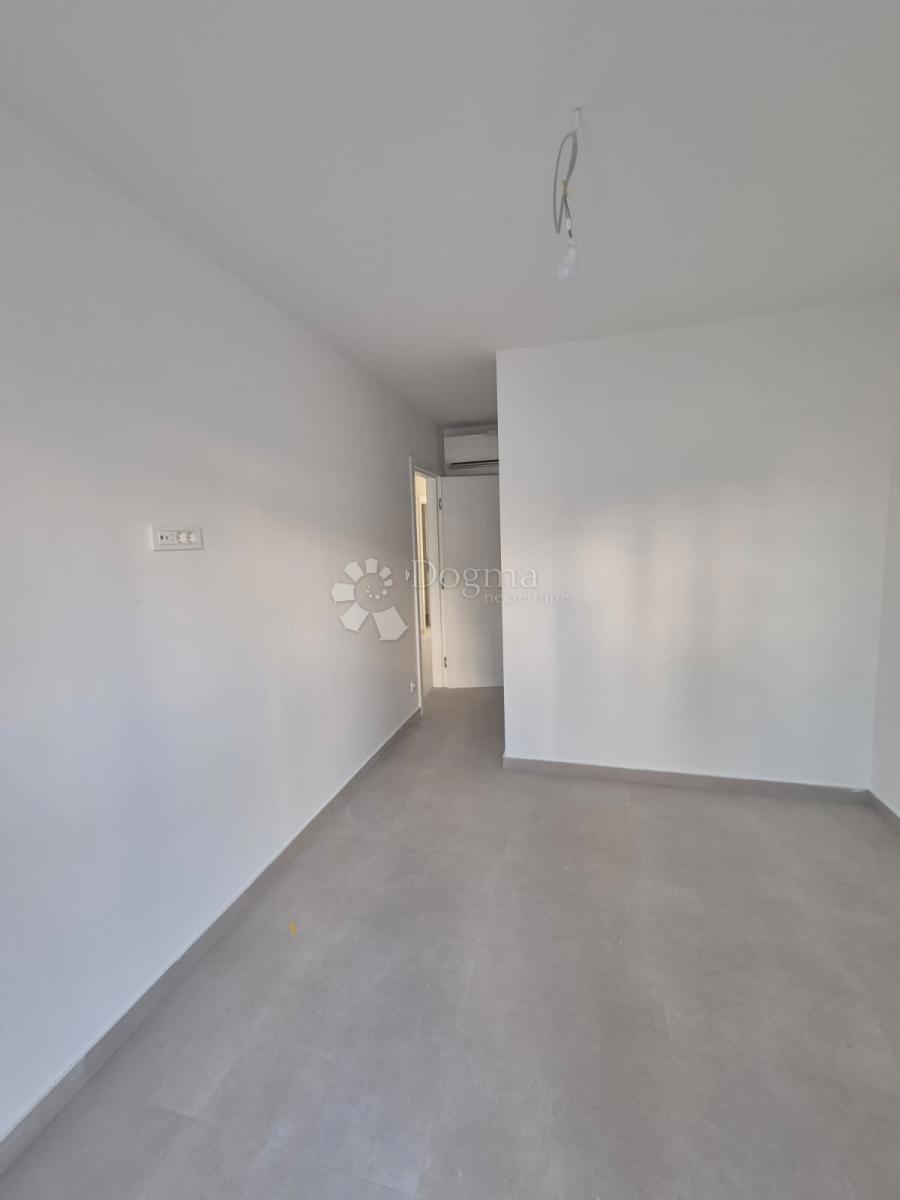 Stanovanje Okrug Gornji, Okrug, 99,95m2