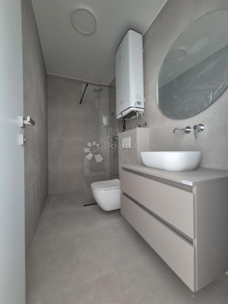 Stanovanje Okrug Gornji, Okrug, 99,95m2