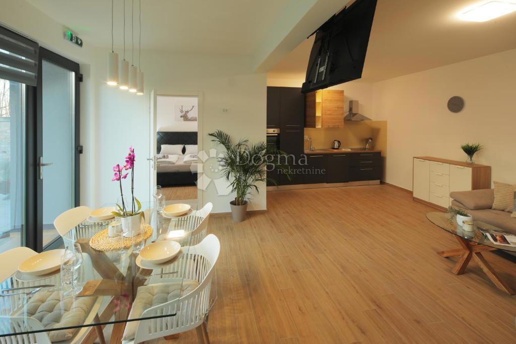 Hiša Kopačevo, Bilje, 370m2