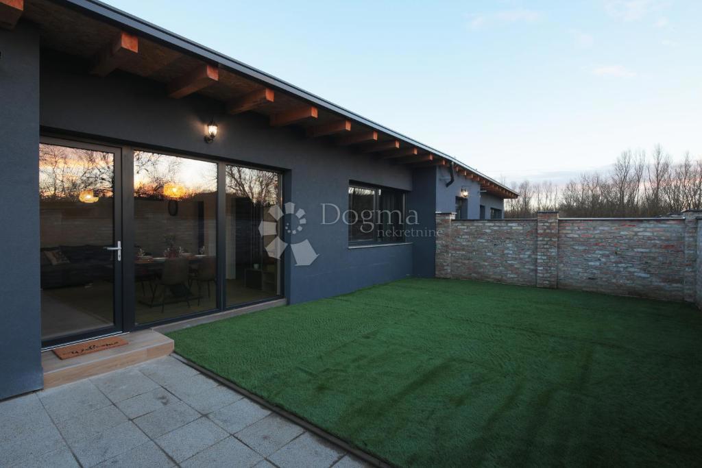 Hiša Kopačevo, Bilje, 370m2