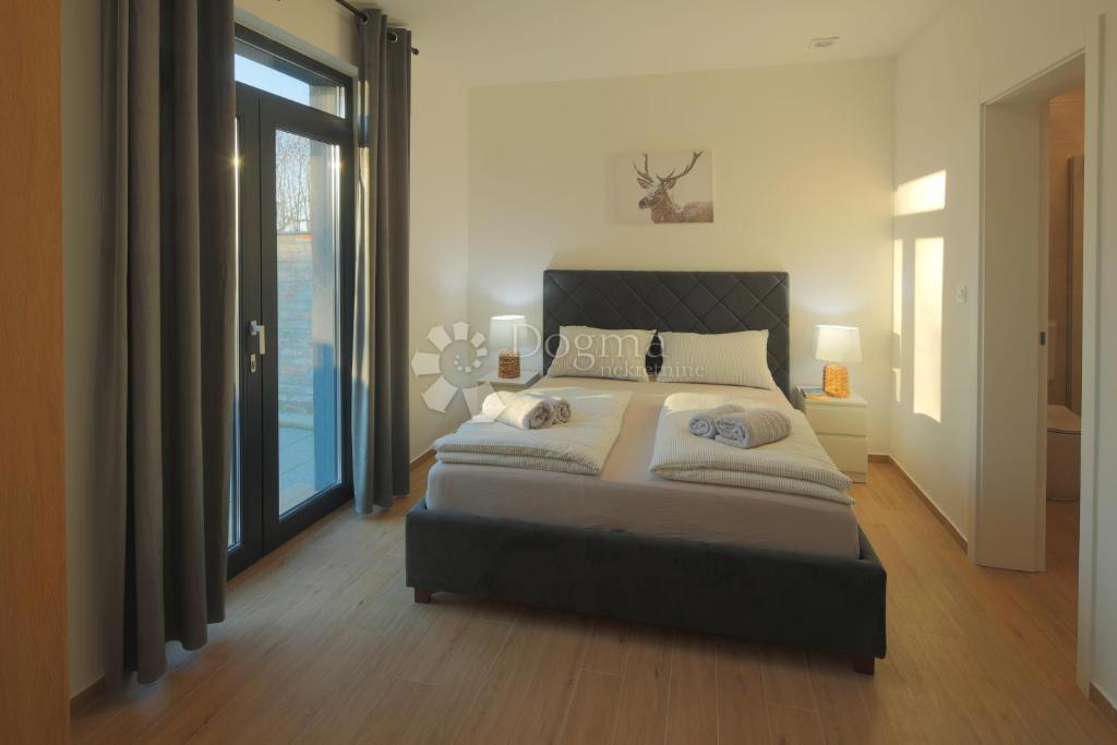 Hiša Kopačevo, Bilje, 370m2