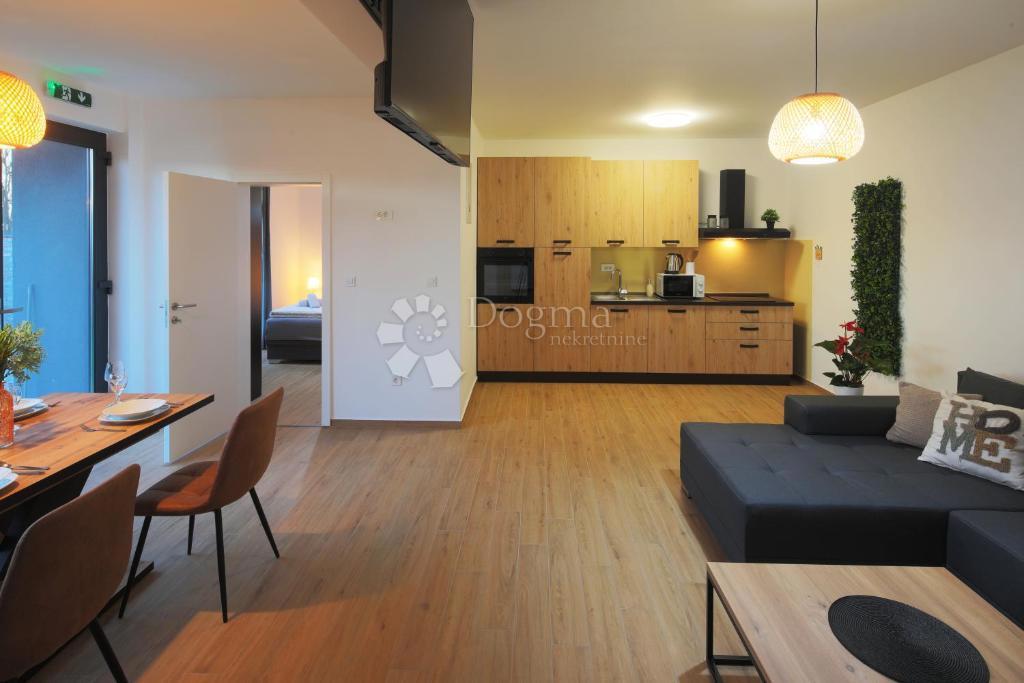 Hiša Kopačevo, Bilje, 370m2