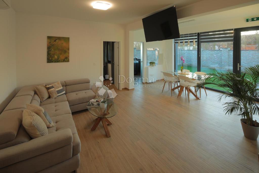 Hiša Kopačevo, Bilje, 370m2