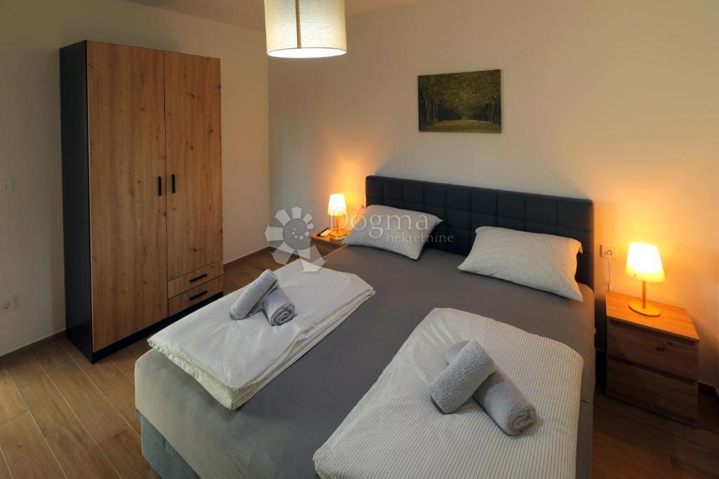 Hiša Kopačevo, Bilje, 370m2