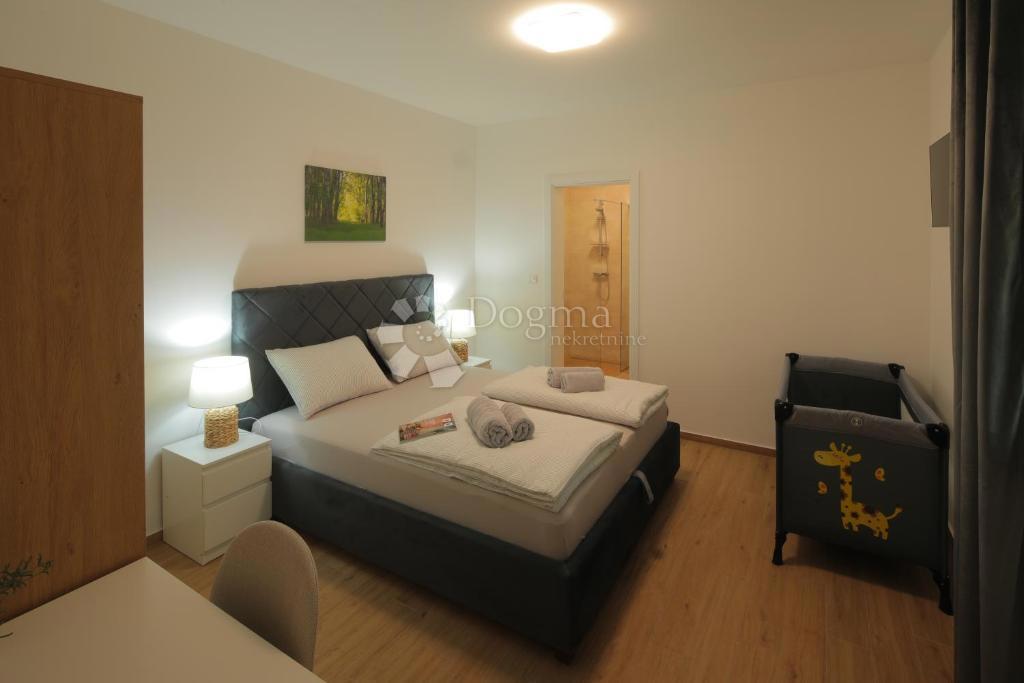 Hiša Kopačevo, Bilje, 370m2