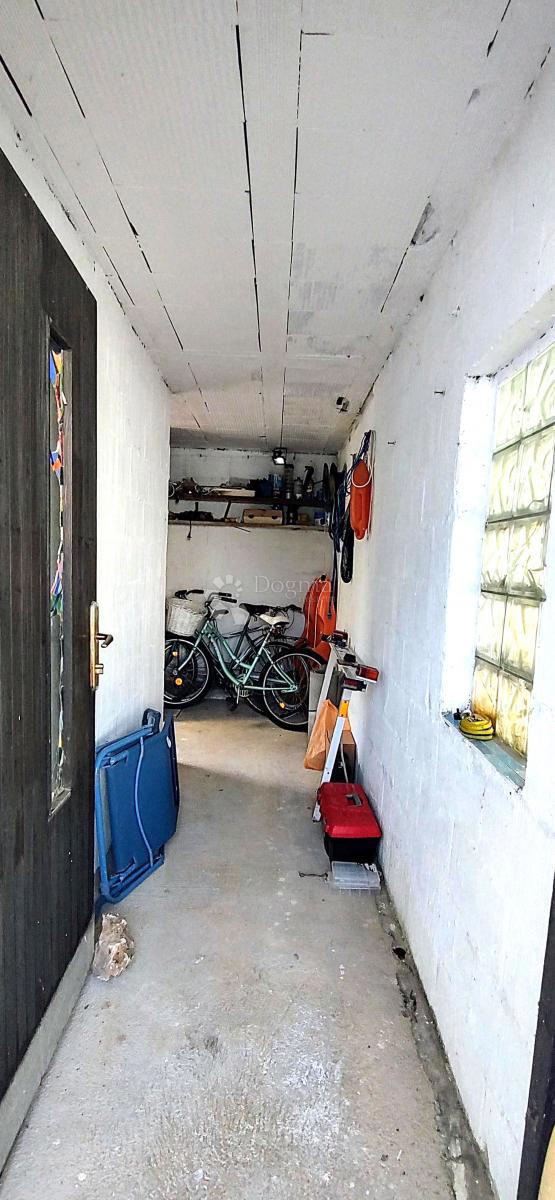 Vir: hiša ob morju 40m2 z 2 terasama, UGODNO