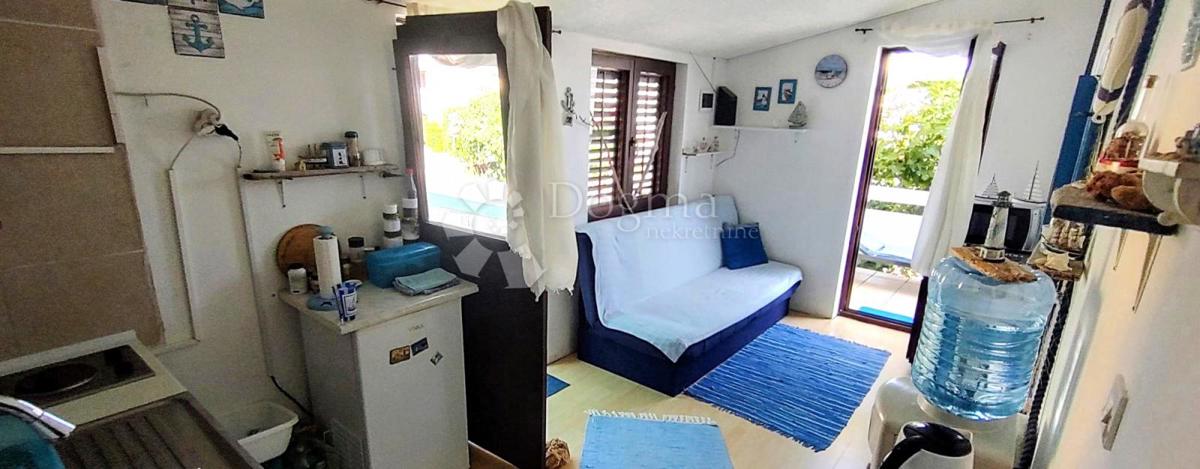 Vir: hiša ob morju 40m2 z 2 terasama, UGODNO