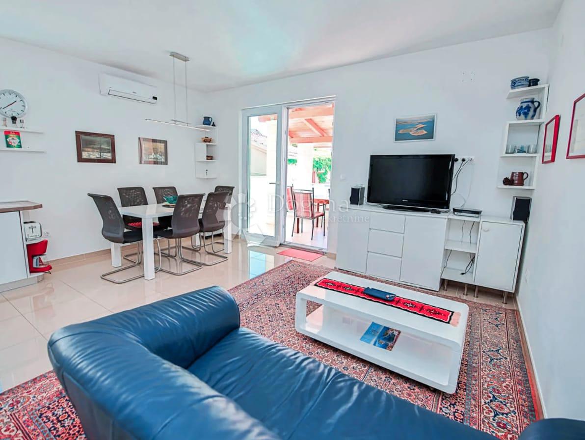 Hiša Ražanj, Rogoznica, 120m2