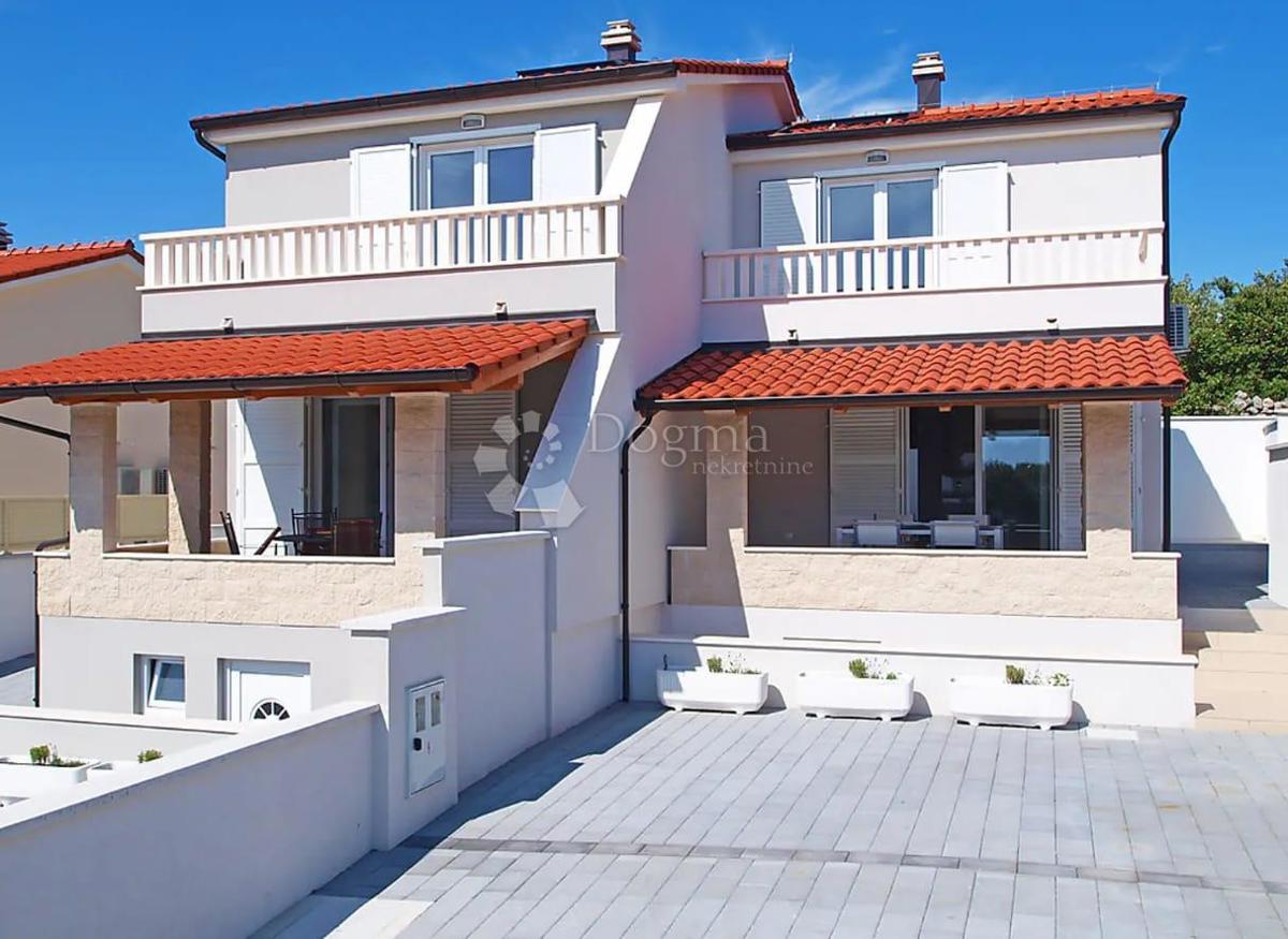 Hiša Ražanj, Rogoznica, 120m2