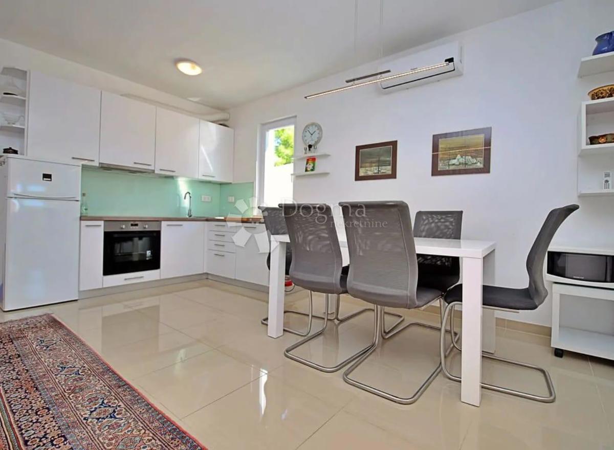 Hiša Ražanj, Rogoznica, 120m2