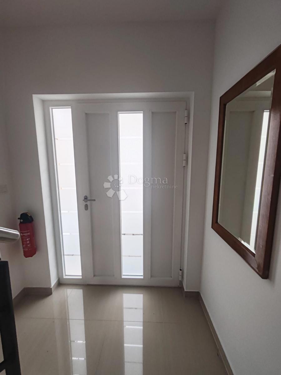 Hiša Ražanj, Rogoznica, 120m2