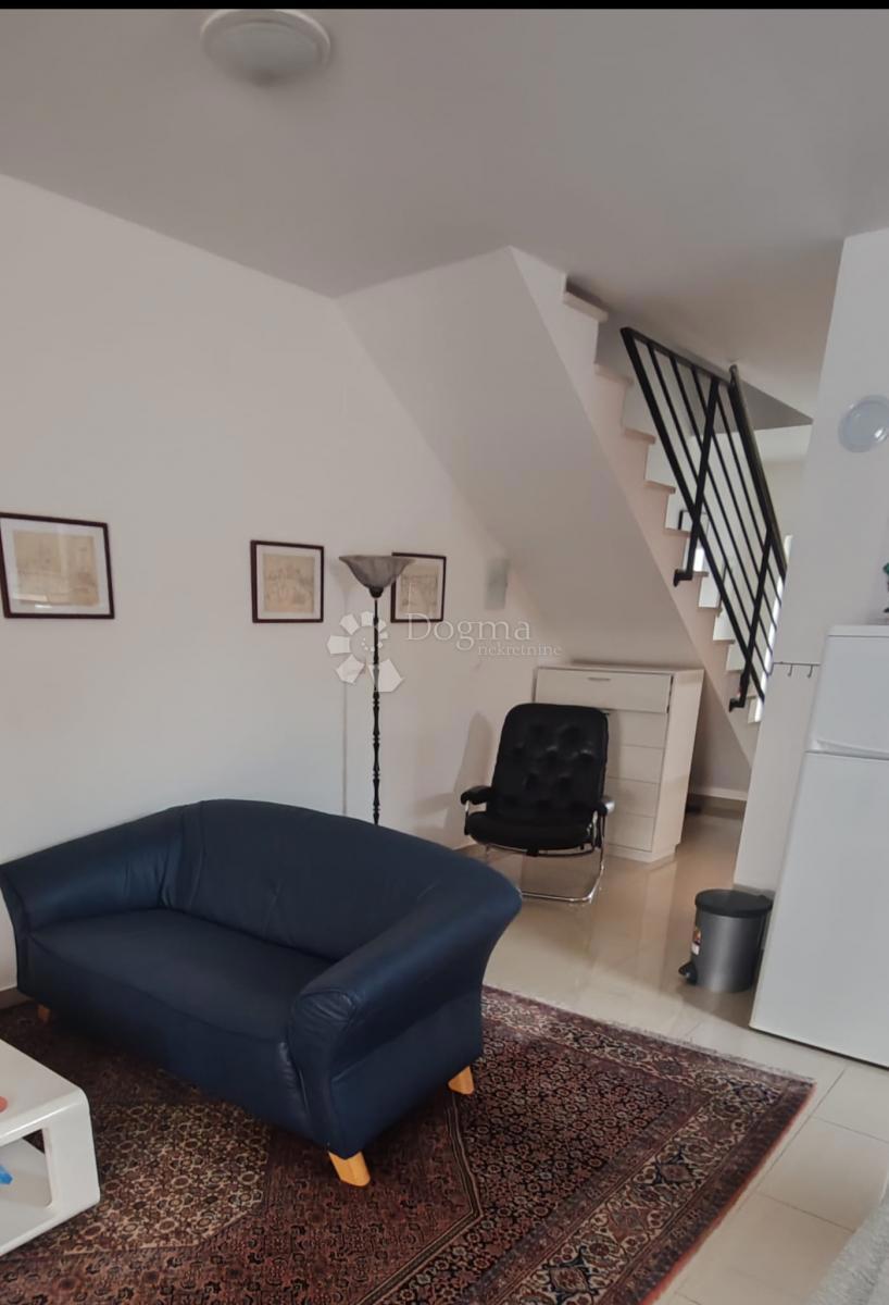 Hiša Ražanj, Rogoznica, 120m2