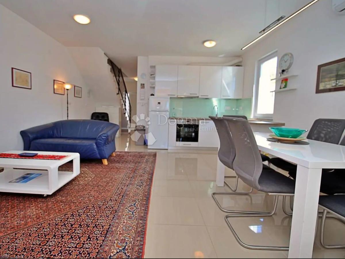 Hiša Ražanj, Rogoznica, 120m2