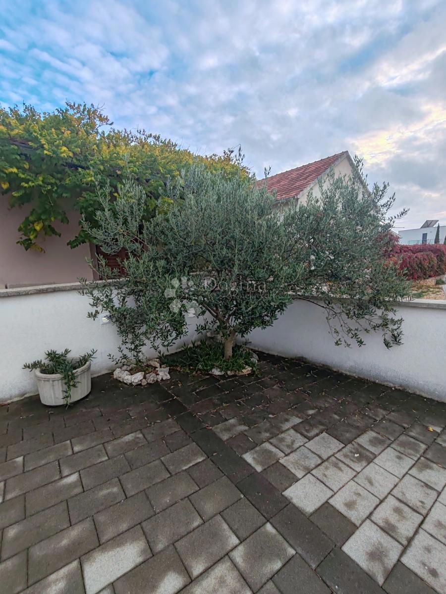 Hiša Ražanj, Rogoznica, 120m2