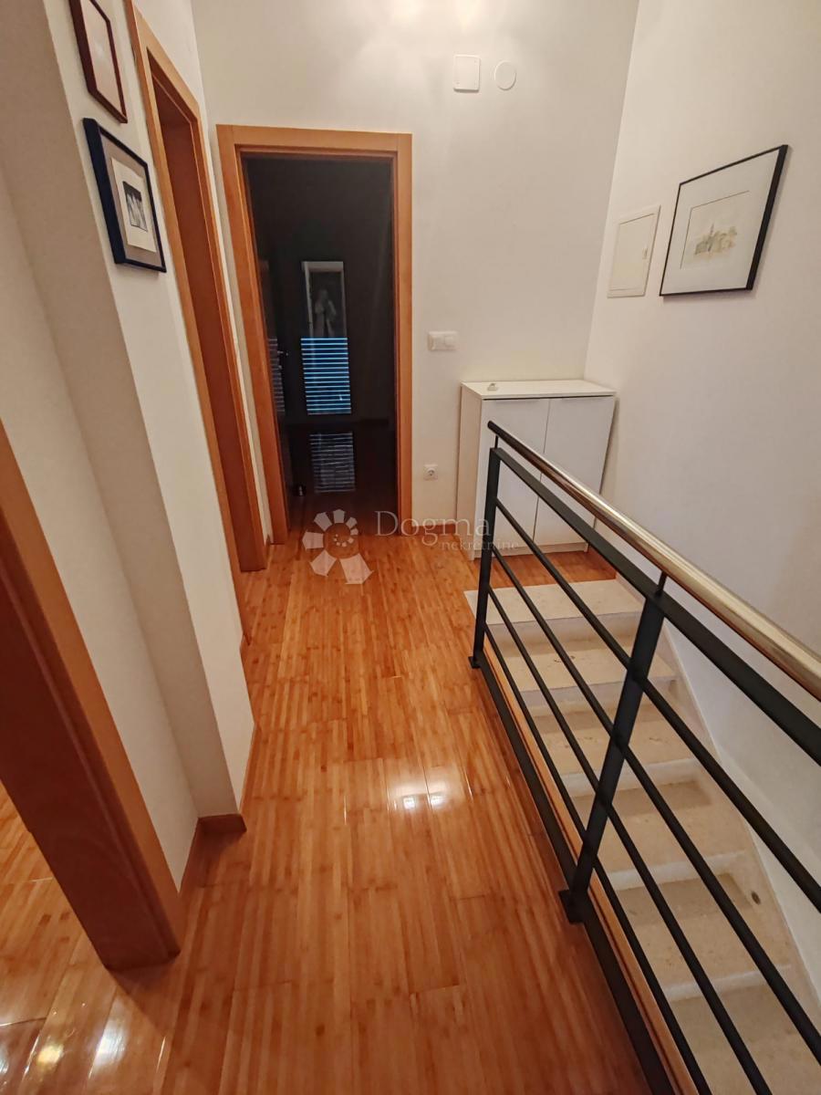 Hiša Ražanj, Rogoznica, 120m2