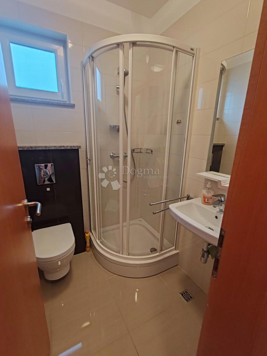 Hiša Ražanj, Rogoznica, 120m2