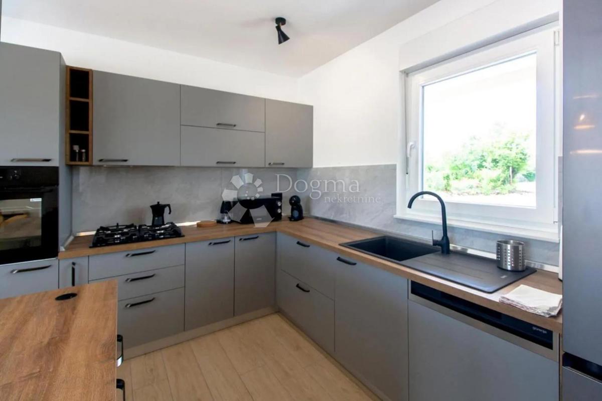 Hiša Kunj, Raša, 152m2