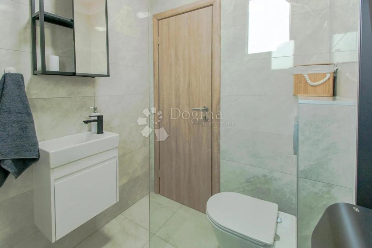 Hiša Kunj, Raša, 152m2