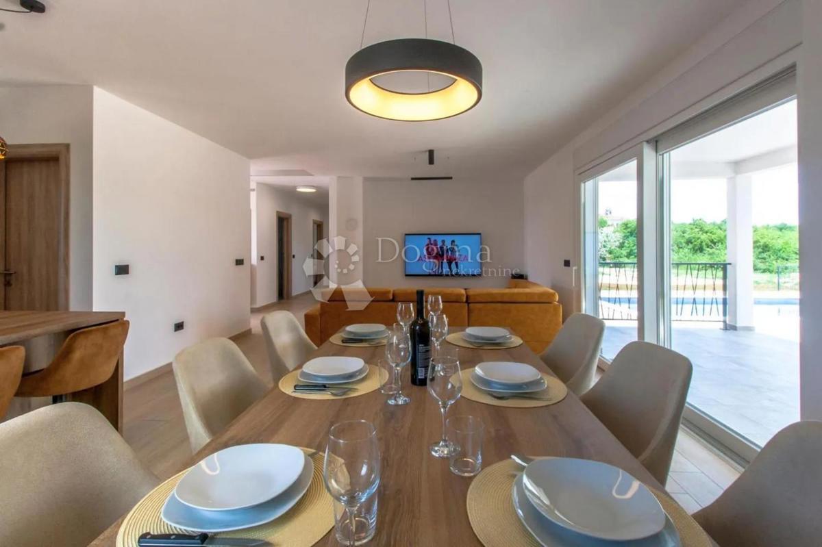 Hiša Kunj, Raša, 152m2