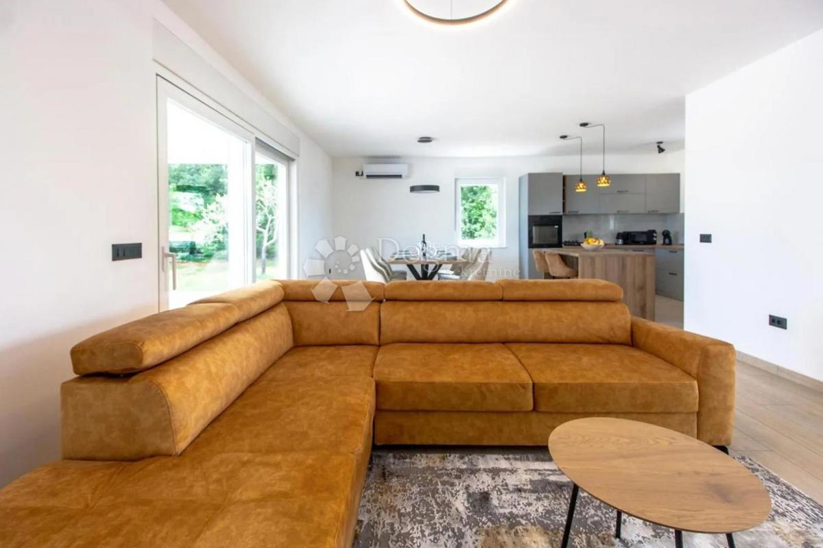 Hiša Kunj, Raša, 152m2