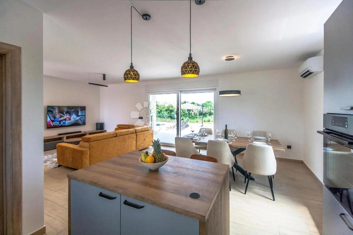 Hiša Kunj, Raša, 152m2