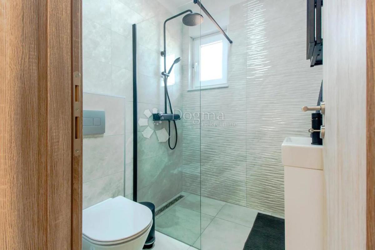 Hiša Kunj, Raša, 152m2