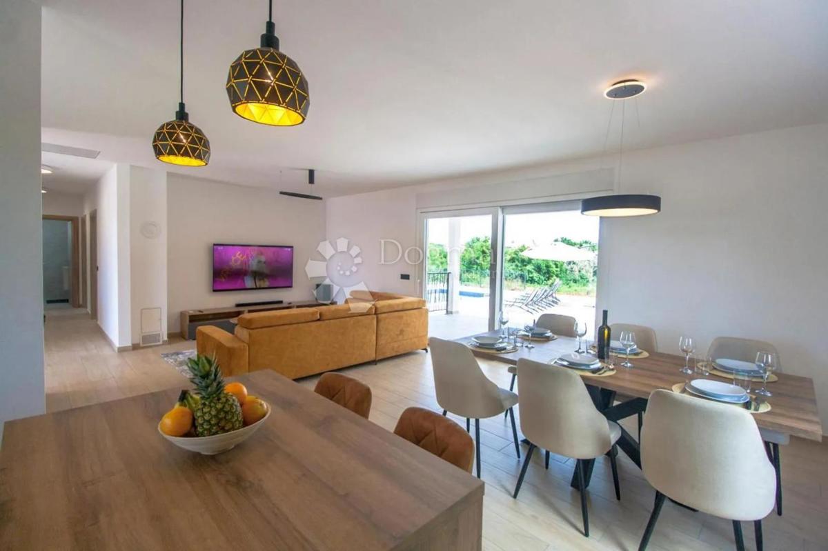 Hiša Kunj, Raša, 152m2