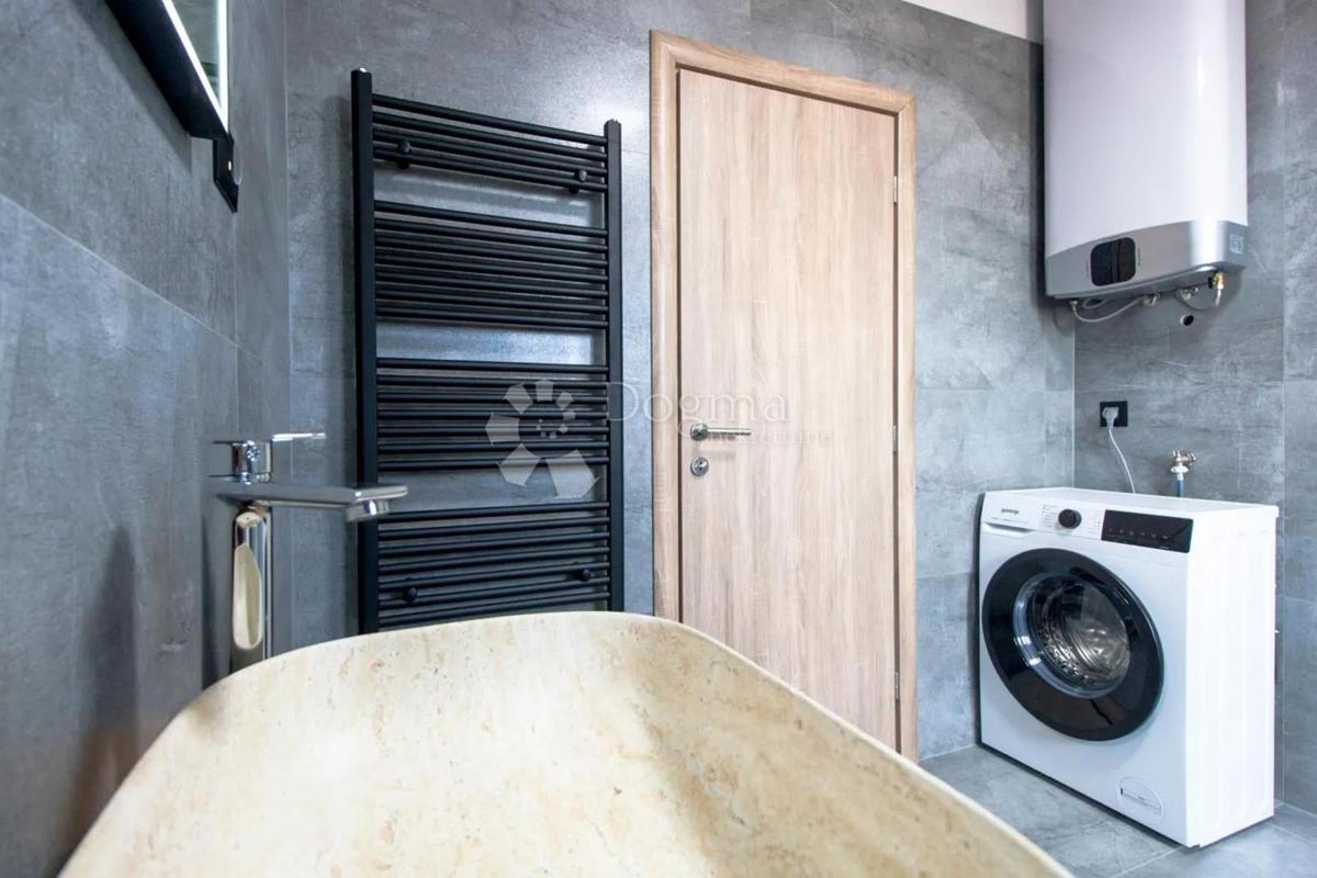 Hiša Kunj, Raša, 152m2