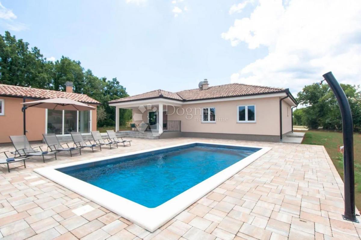 Hiša Kunj, Raša, 152m2