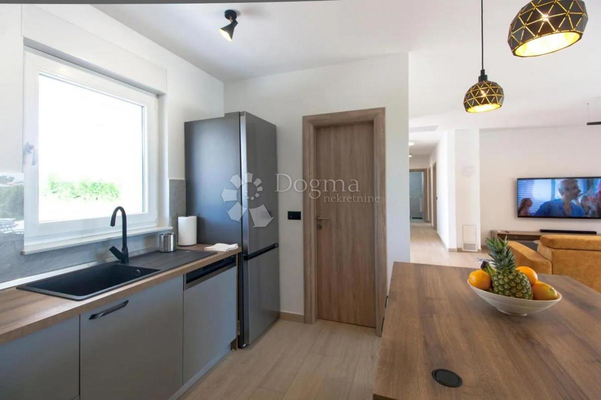 Hiša Kunj, Raša, 152m2