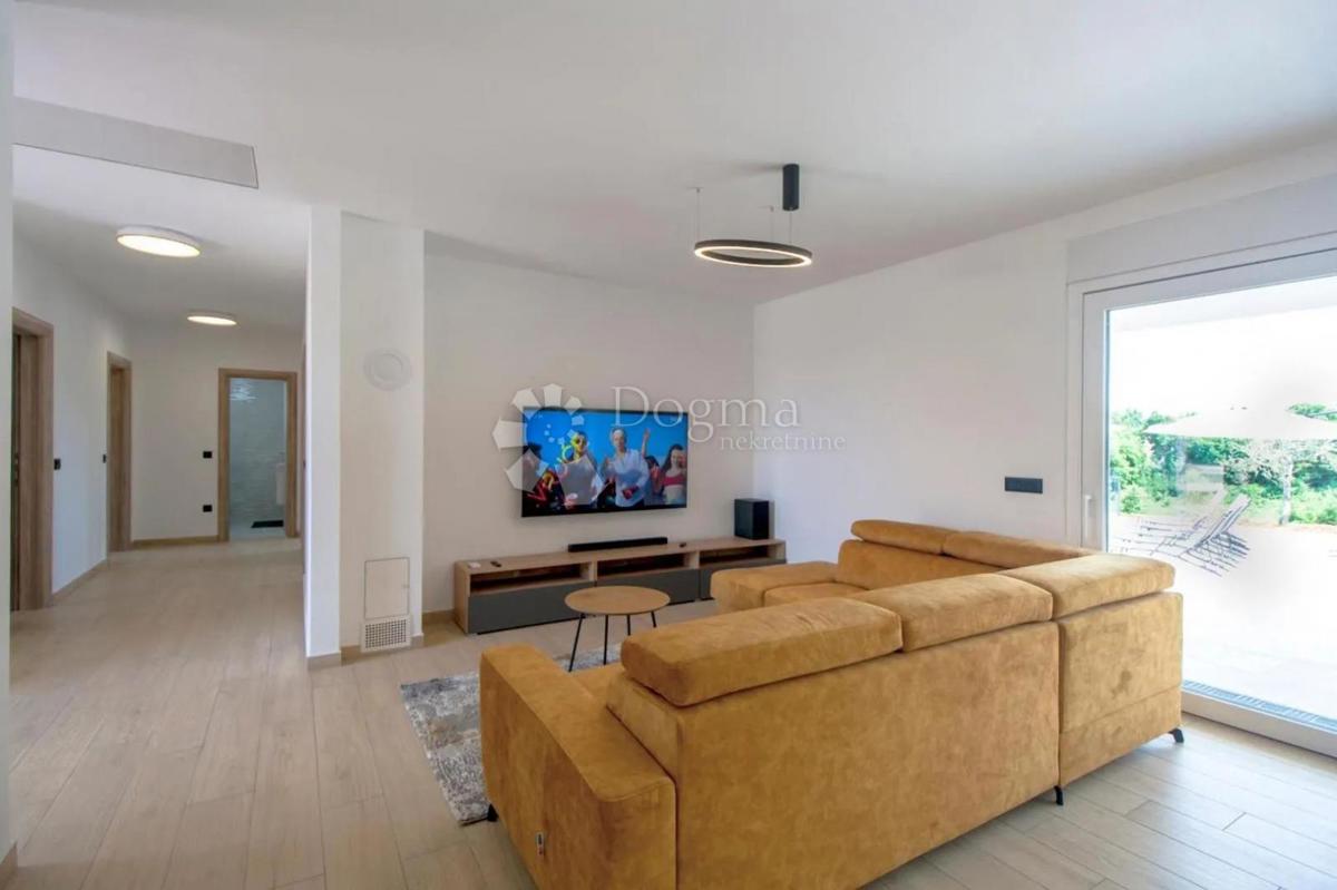 Hiša Kunj, Raša, 152m2