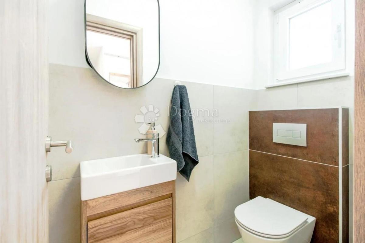 Hiša Kunj, Raša, 152m2