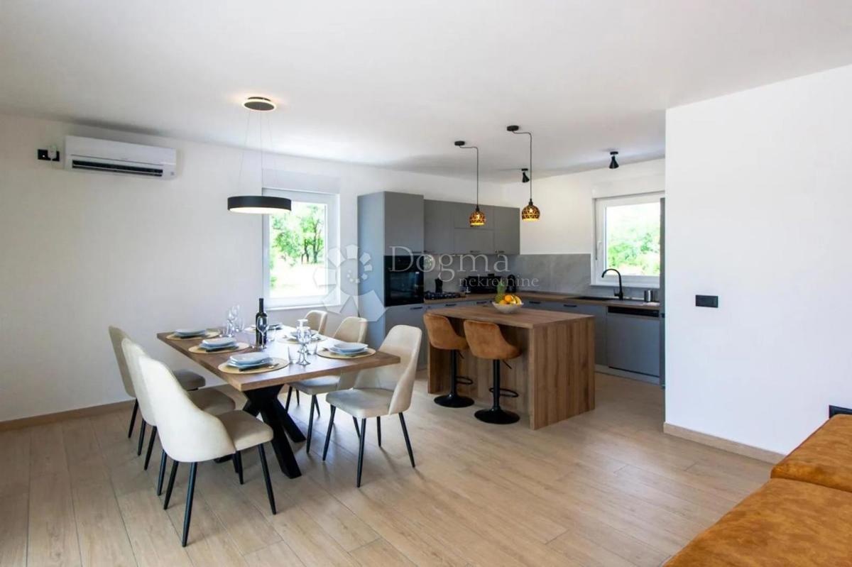 Hiša Kunj, Raša, 152m2