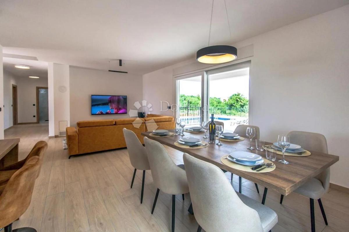 Hiša Kunj, Raša, 152m2