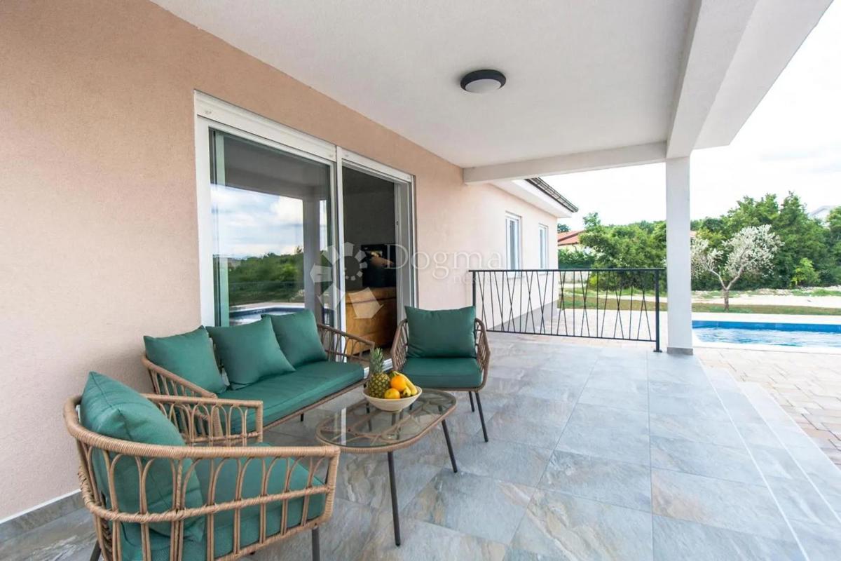 Hiša Kunj, Raša, 152m2