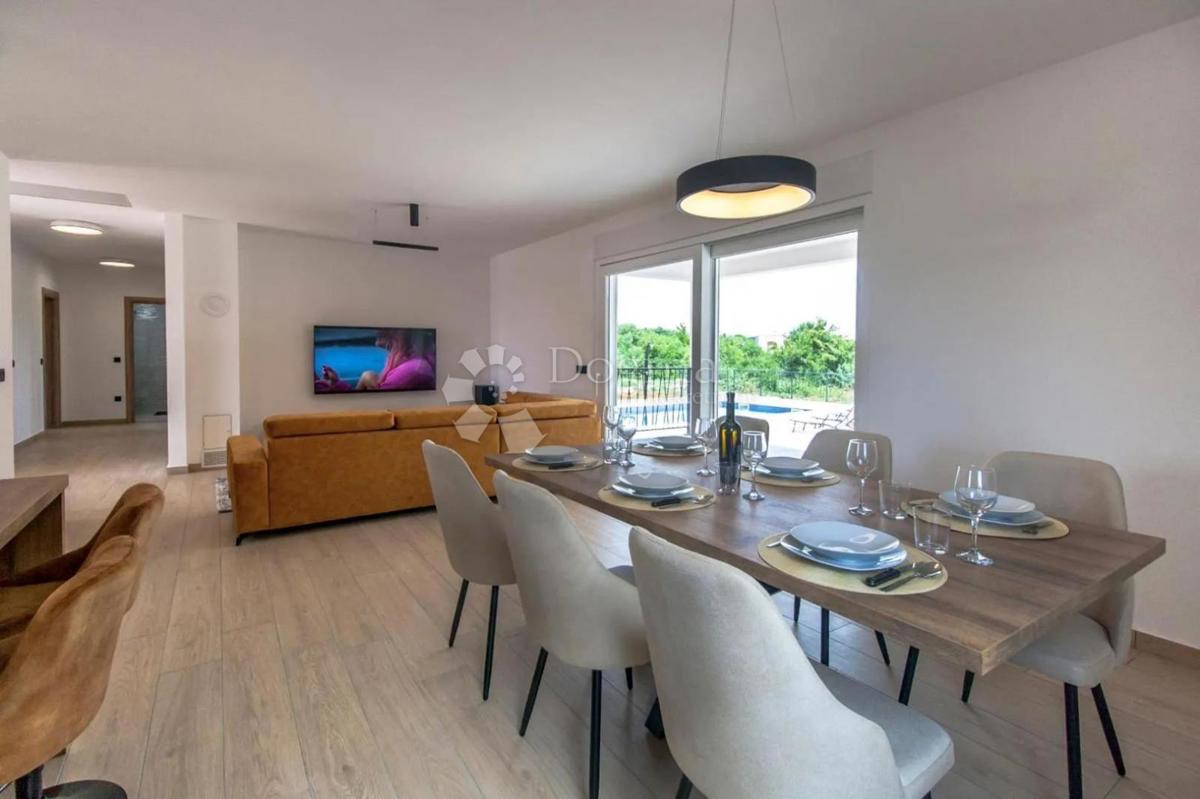 Hiša Kunj, Raša, 152m2