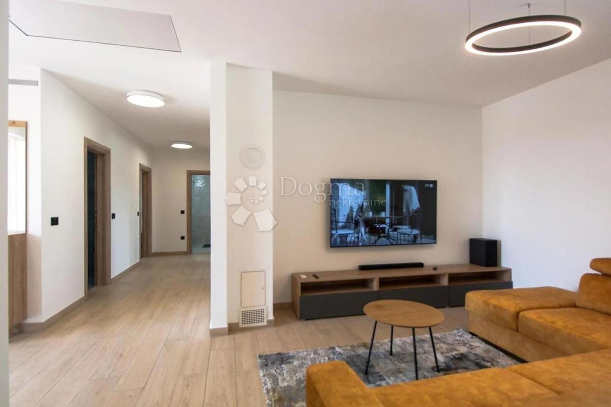 Hiša Kunj, Raša, 152m2