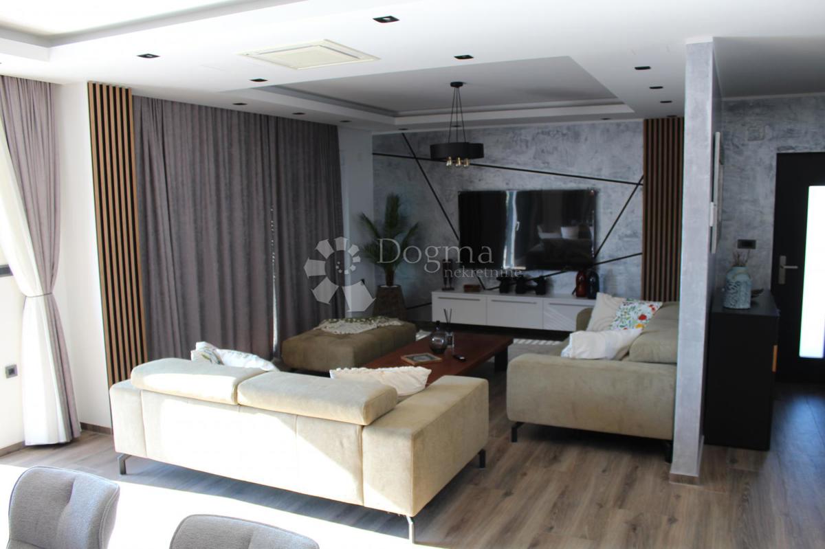 Hiša Novi Vinodolski, 400m2