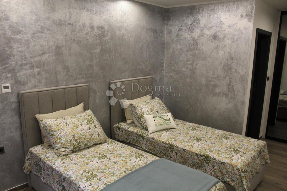 Hiša Novi Vinodolski, 400m2