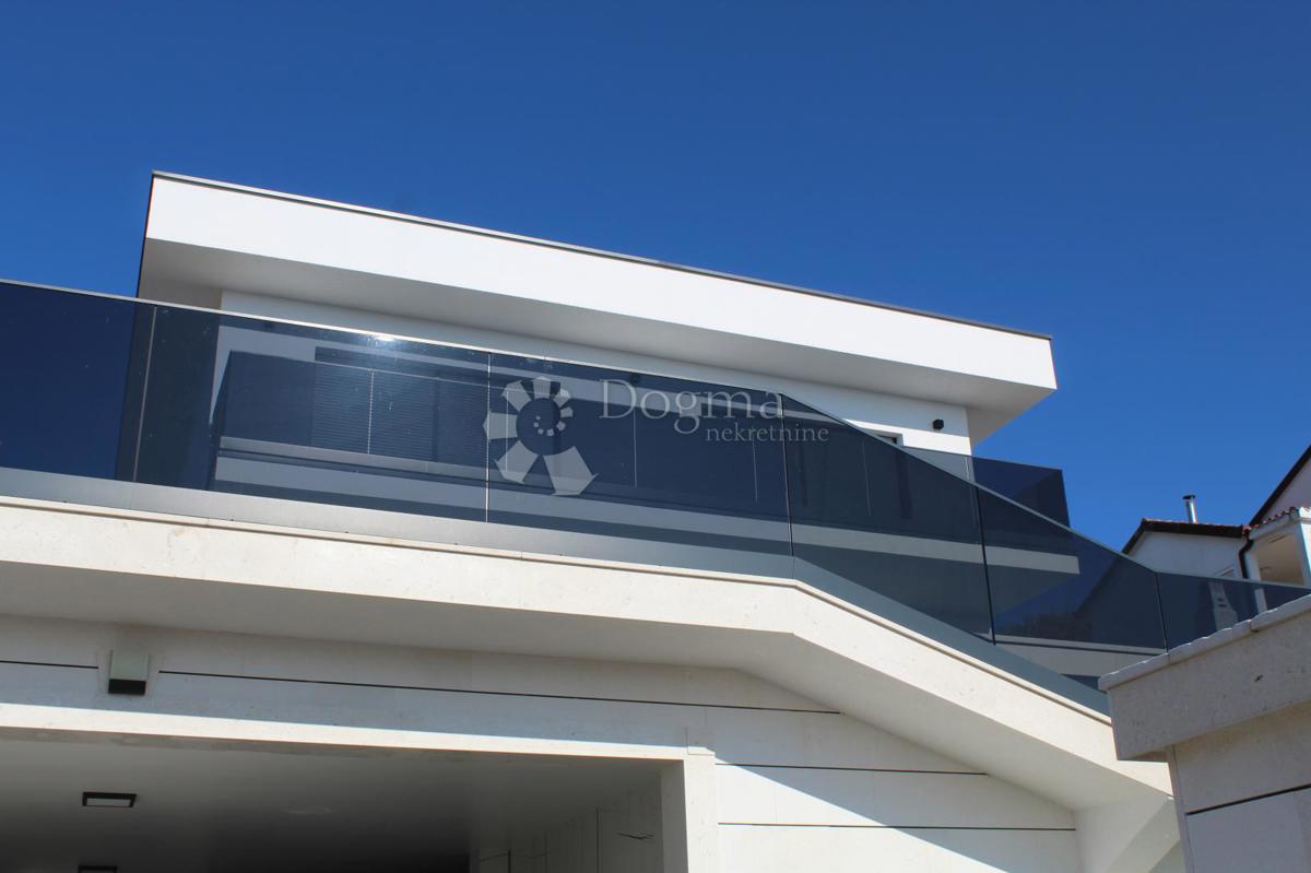 Hiša Novi Vinodolski, 400m2