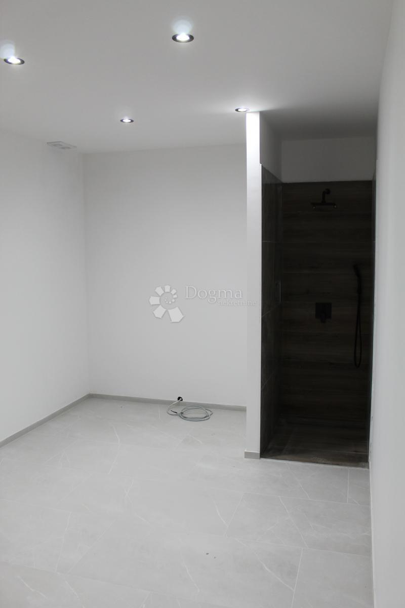 Hiša Novi Vinodolski, 400m2