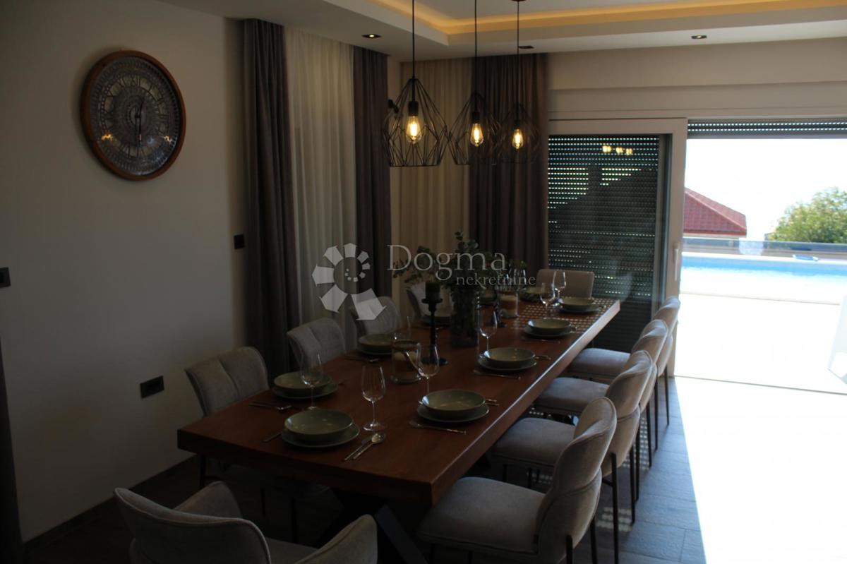 Hiša Novi Vinodolski, 400m2