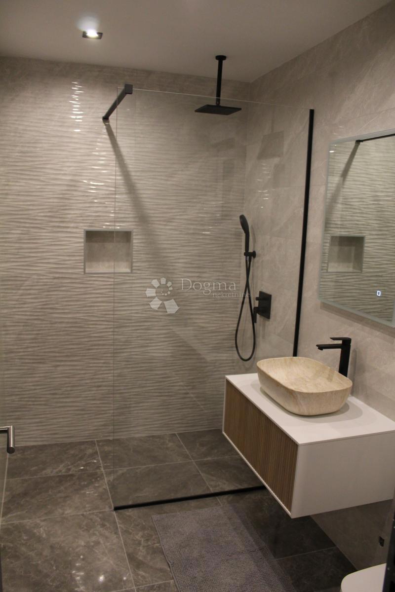 Hiša Novi Vinodolski, 400m2