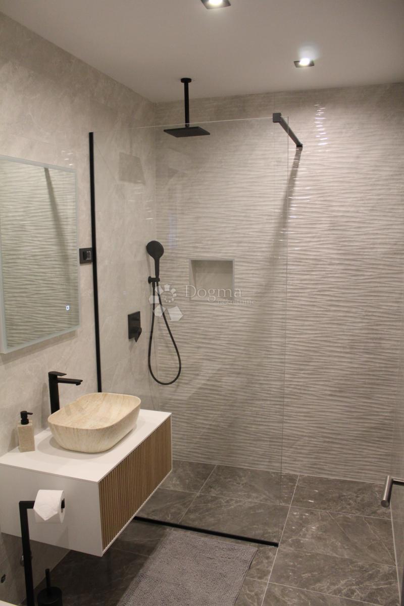 Hiša Novi Vinodolski, 400m2