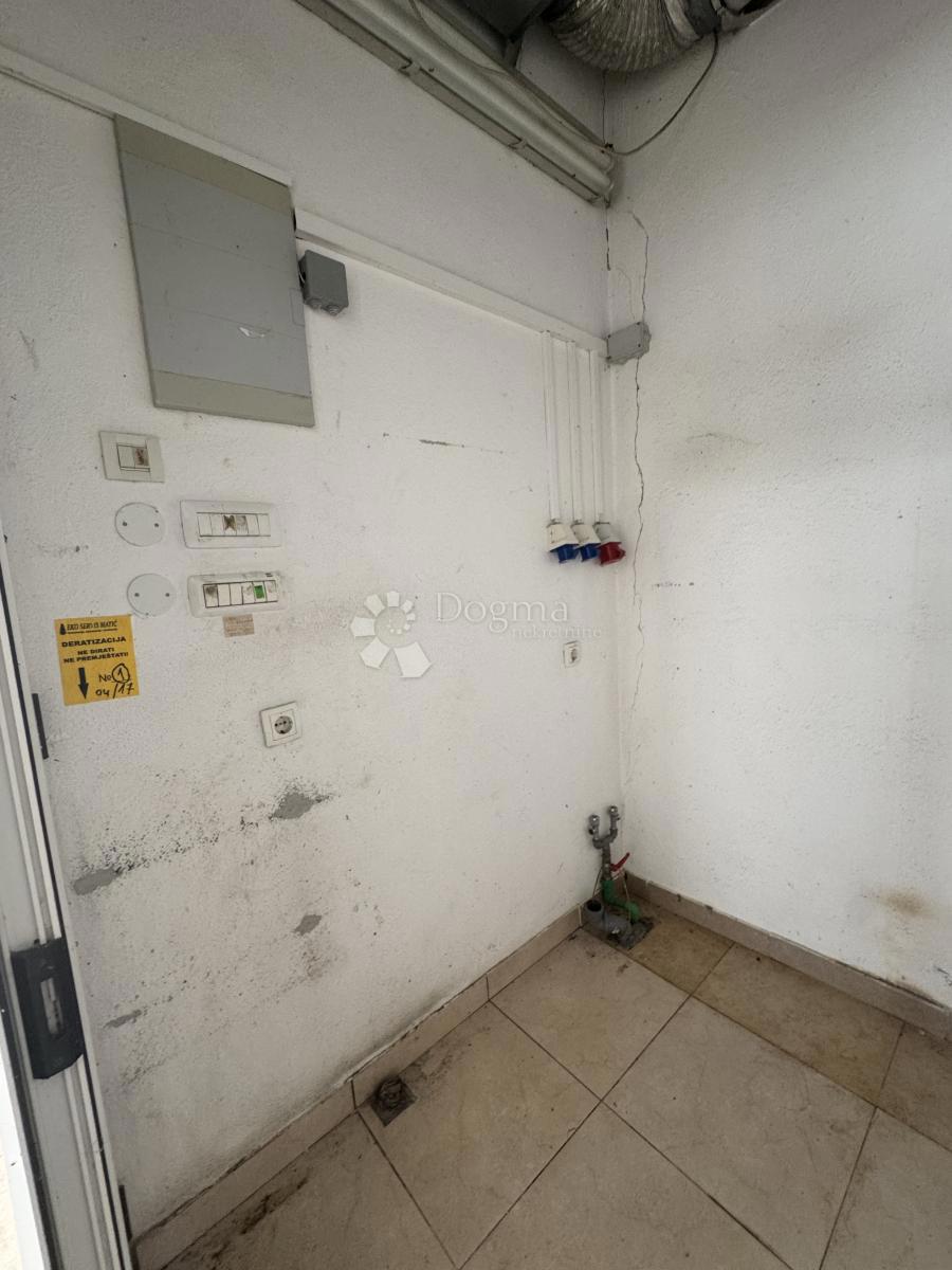 Poslovni prostor Potpićan, Kršan, 72,70m2