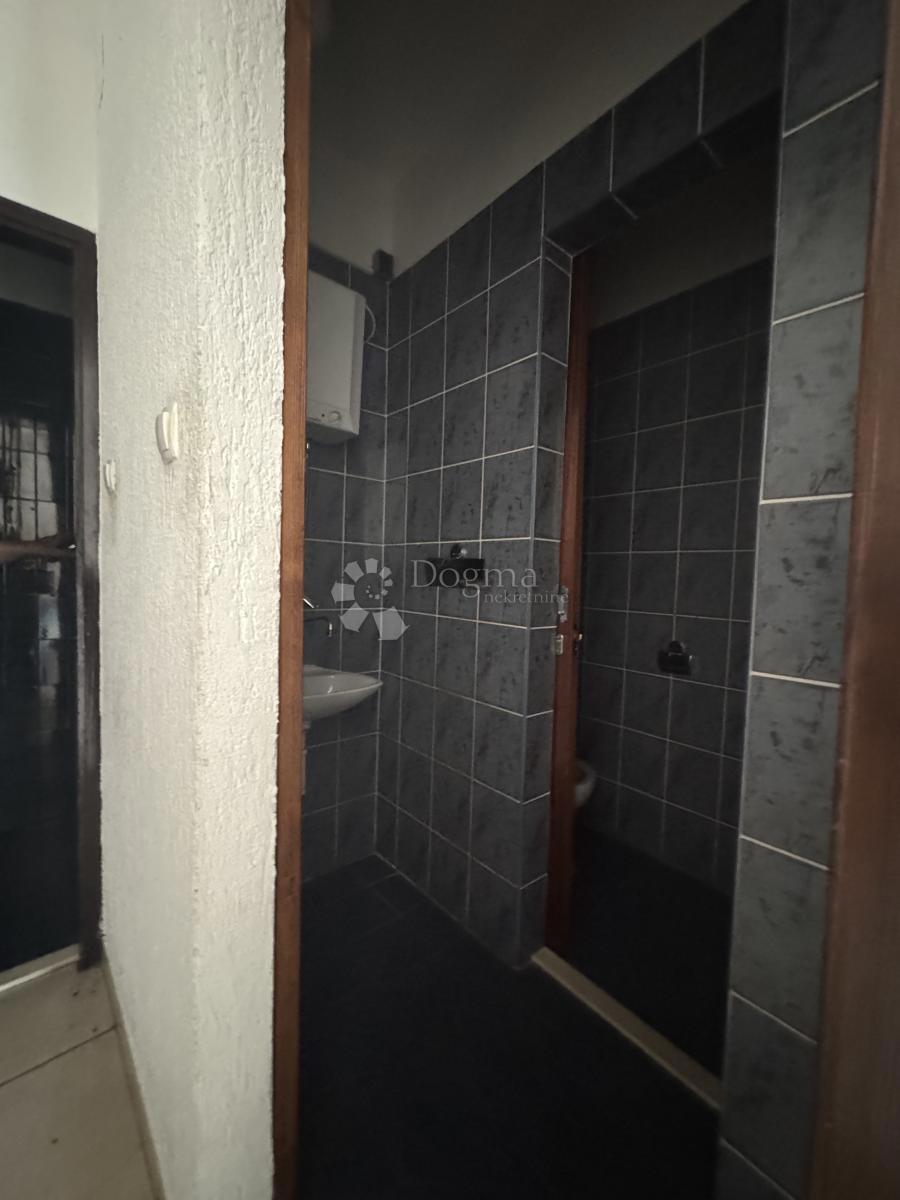 Poslovni prostor Potpićan, Kršan, 72,70m2